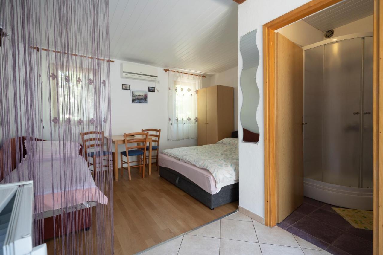 Studio Apartman Ema Gornji Karin Zewnętrze zdjęcie