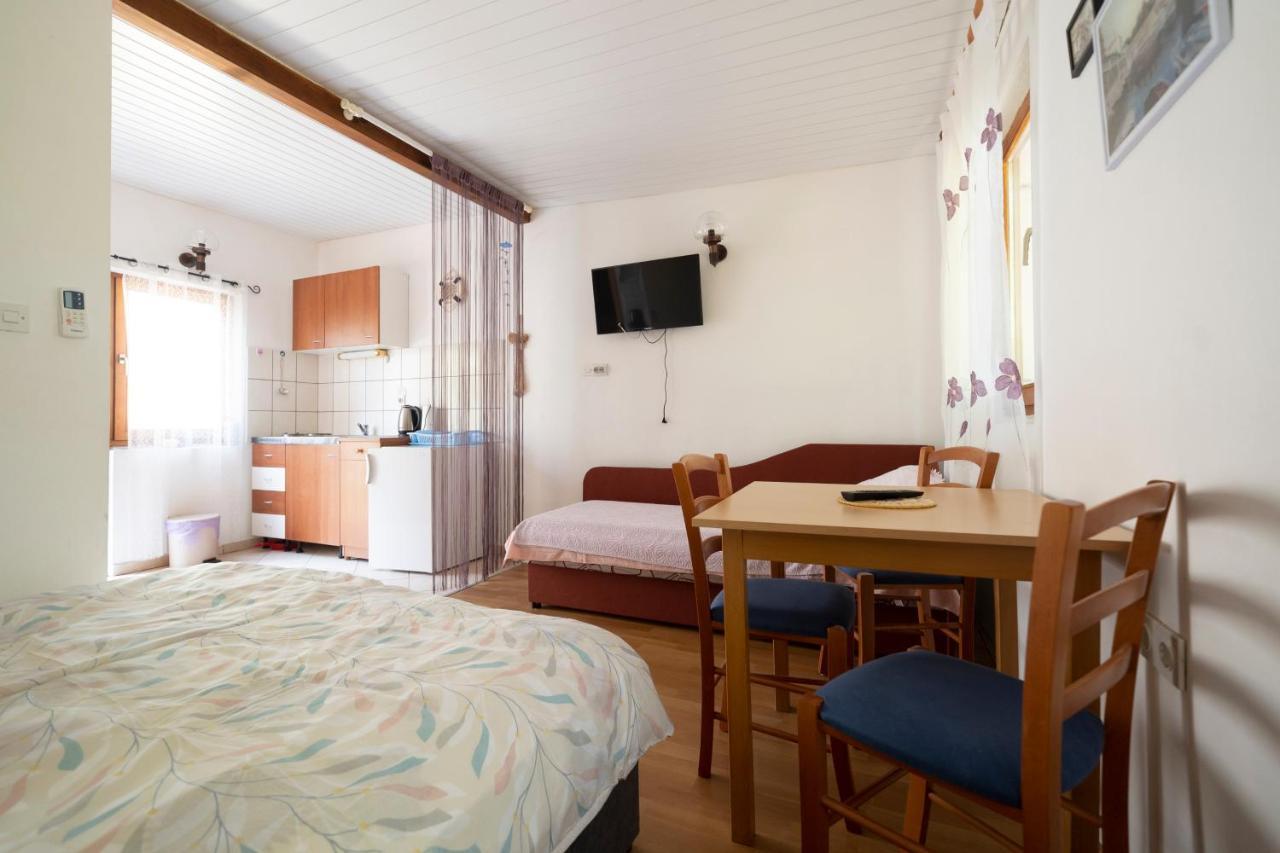 Studio Apartman Ema Gornji Karin Zewnętrze zdjęcie